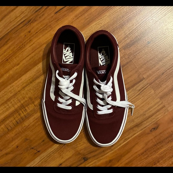 Vans Shoes - Vans Women’s Ward Size 8.5 Burgundy